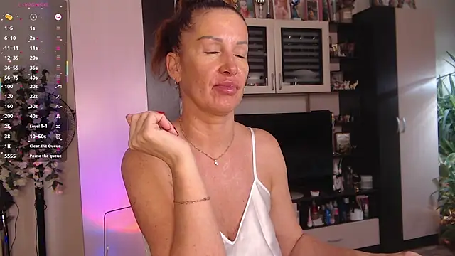 SheilaRyan online show from 11/18/25, 05:34