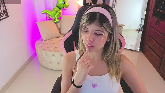 NATAASHA    online show from 03/19/26, 03:43