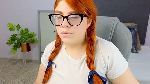 lucie nicolls online show from 12/21/24, 08:00