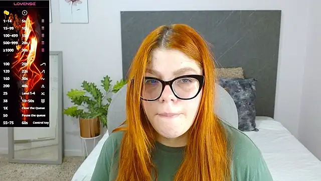 lucie nicolls online show from 01/30/25, 07:48