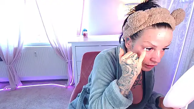 EmilyDiazofficial online show from 02/15/26, 09:08