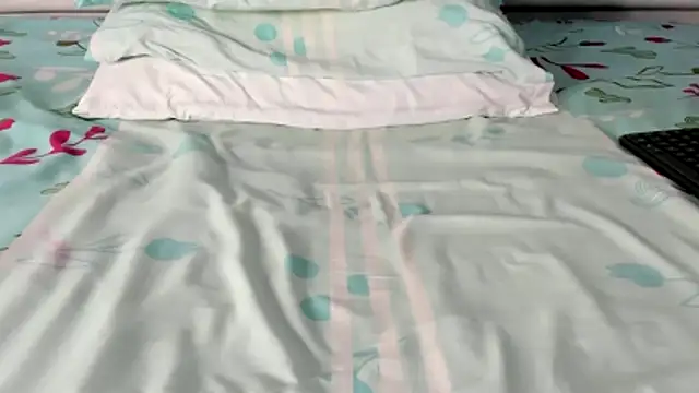 Snapshot of maybelline69 chatting on 02/23/26, 11:02 maybelline69 online show from 02/23/26, 11:02