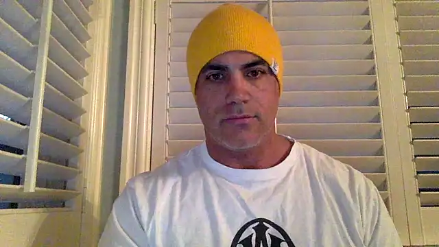 Snapshot of Bad_daddy21 chatting on 10/23/25, 01:54 Bad daddy21 online show from 10/23/25, 01:54