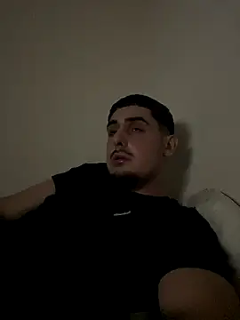 Snapshot of Vale_187 chatting on 12/20/25, 03:13 Vale 187 online show from 12/20/25, 03:13