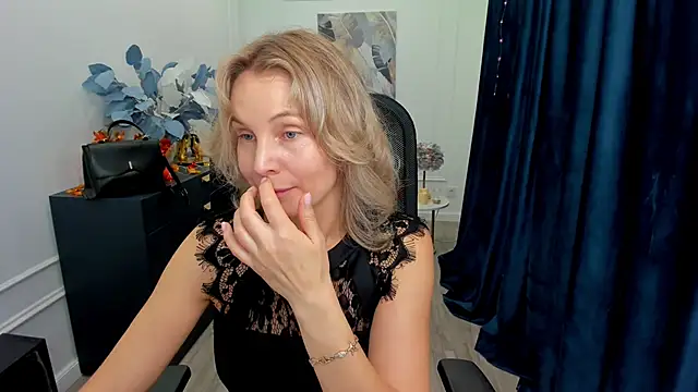 Snapshot of Sinty_Devis chatting on 10/19/25, 11:33 Sinty Devis online show from 10/19/25, 11:33