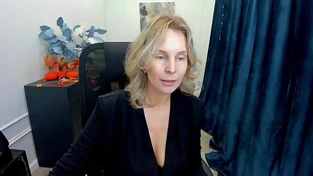 Snapshot of Sinty_Devis chatting on 10/21/25, 11:44 Sinty Devis online show from 10/21/25, 11:44