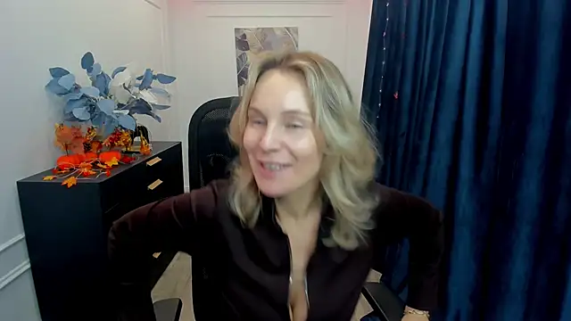 Snapshot of Sinty_Devis chatting on 10/22/25, 11:43 Sinty Devis online show from 10/22/25, 11:43