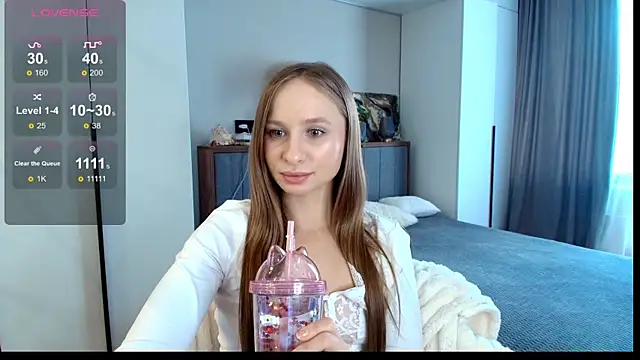 Snapshot of Mad1en chatting on 10/26/25, 07:47 Mad1en online show from 10/26/25, 07:47