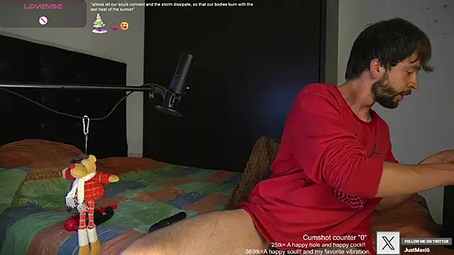 Snapshot of just_maxii chatting on 12/19/24, 10:53 just maxii online show from 12/19/24, 10:53