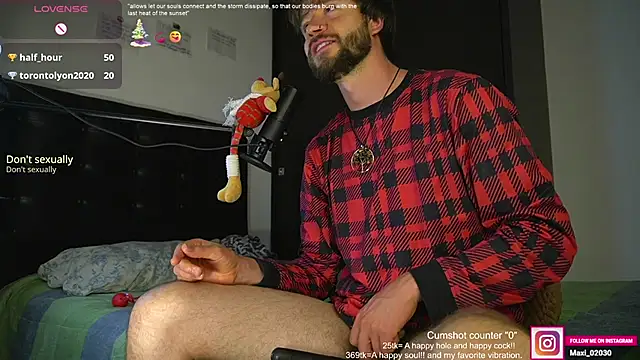 Snapshot of just_maxii chatting on 12/29/24, 02:27 just maxii online show from 12/29/24, 02:27