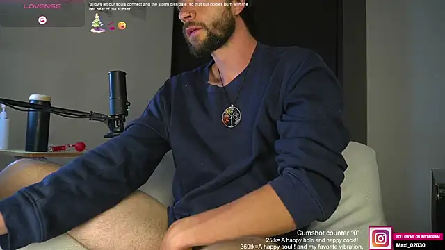 Snapshot of just_maxii chatting on 01/17/25, 10:45 just maxii online show from 01/17/25, 10:45