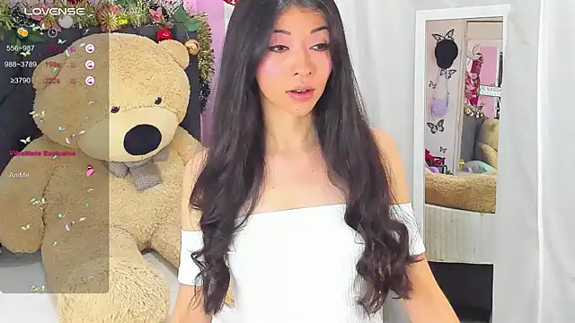 Snapshot of SophiaLiu chatting on 12/07/24, 12:41 SophiaLiu online show from 12/07/24, 12:41