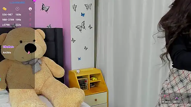 Snapshot of SophiaLiu chatting on 03/23/25, 01:42 SophiaLiu online show from 03/23/25, 01:42