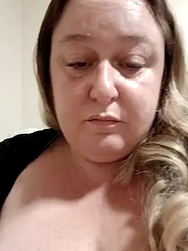 Snapshot of blissful_vixen chatting on 09/24/25, 12:52 blissful vixen online show from 09/24/25, 12:52