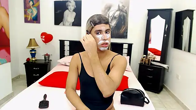 Snapshot of VeronicaReynolds chatting on 12/18/24, 12:07 VeronicaReynolds online show from 12/18/24, 12:07