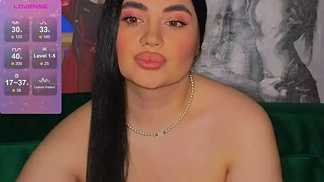 Snapshot of Nikki_Kardashian chatting on 12/09/24, 10:41 Nikki Kardashian online show from 12/09/24, 10:41