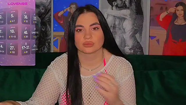 Snapshot of Nikki_Kardashian chatting on 12/10/24, 08:27 Nikki Kardashian online show from 12/10/24, 08:27