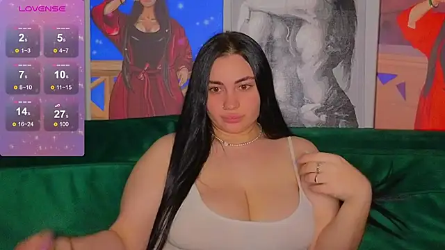 Snapshot of Nikki_Kardashian chatting on 12/12/24, 10:42 Nikki Kardashian online show from 12/12/24, 10:42