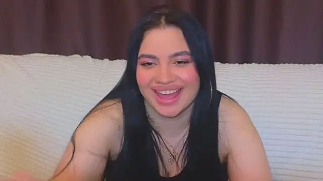 Snapshot of Nikki_Kardashian chatting on 02/01/25, 01:34 Nikki Kardashian online show from 02/01/25, 01:34