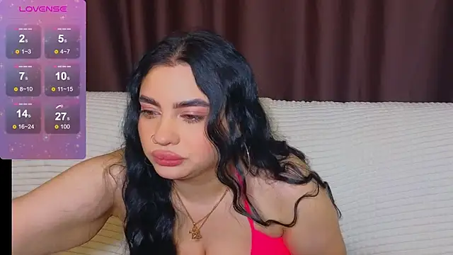 Snapshot of Nikki_Kardashian chatting on 02/15/25, 03:52 Nikki Kardashian online show from 02/15/25, 03:52