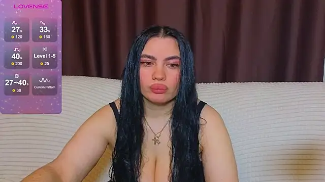 Snapshot of Nikki_Kardashian chatting on 02/25/25, 10:18 Nikki Kardashian online show from 02/25/25, 10:18