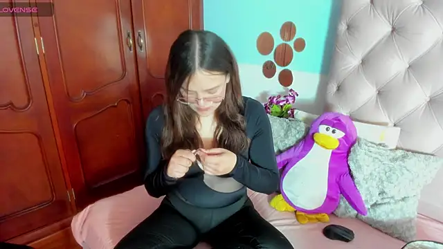 Snapshot of _Sarahh_0 chatting on 03/07/25, 02:45  Sarahh 0 online show from 03/07/25, 02:45