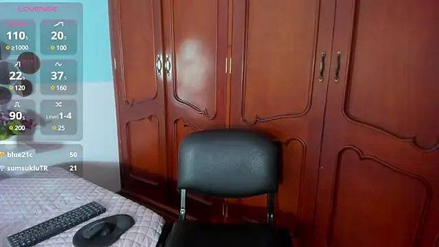 Snapshot of _Sarahh_0 chatting on 03/18/25, 04:37  Sarahh 0 online show from 03/18/25, 04:37