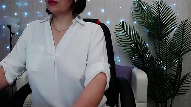 Snapshot of Camelia_Lillie chatting on 05/12/26, 01:03 Camelia Lillie online show from 05/12/26, 01:03
