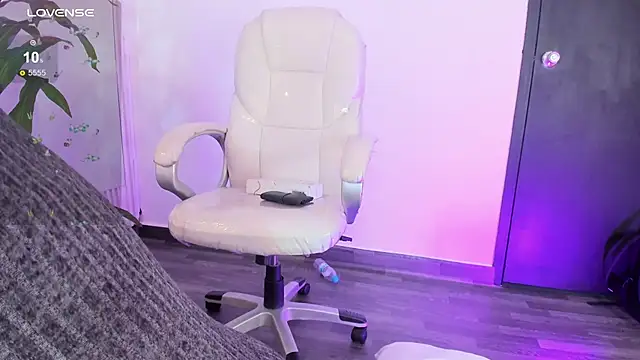 Snapshot of EriKlein chatting on 09/12/25, 10:54 EriKlein online show from 09/12/25, 10:54