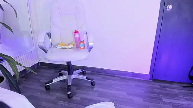 Snapshot of EriKlein chatting on 10/08/25, 10:51 EriKlein online show from 10/08/25, 10:51