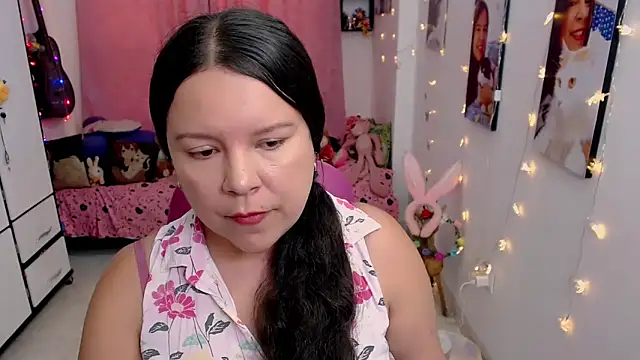 claryssa  online show from 04/15/26, 07:58