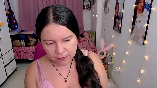 claryssa  online show from 04/18/26, 05:33