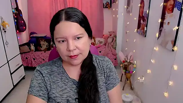 claryssa  online show from 05/06/26, 09:53