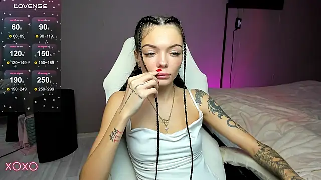 Snapshot of Mariella_Adamss chatting on 10/28/25, 11:14 Mariella Adamss online show from 10/28/25, 11:14