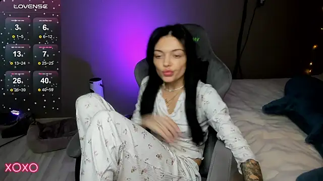 Snapshot of Mariella_Adamss chatting on 12/21/25, 01:57 Mariella Adamss online show from 12/21/25, 01:57