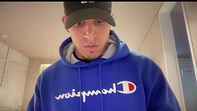 Snapshot of Frank_heaven01 chatting on 11/24/25, 10:09 Frank heaven01 online show from 11/24/25, 10:09