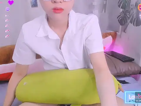Snapshot of Ly__ chatting on 06/09/26, 02:45 Ly online show from 06/09/26, 02:45