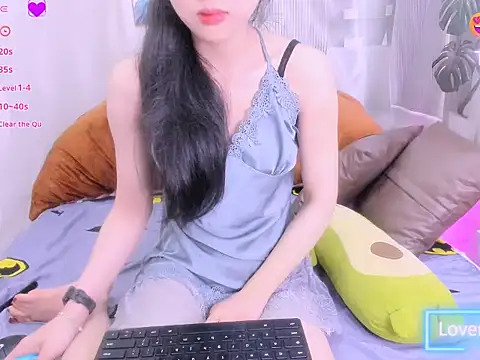 Snapshot of Ly__ chatting on 06/15/26, 03:09 Ly online show from 06/15/26, 03:09