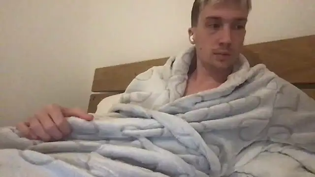 Snapshot of hungandfun05 chatting on 12/11/24, 07:57 hungandfun05 online show from 12/11/24, 07:57