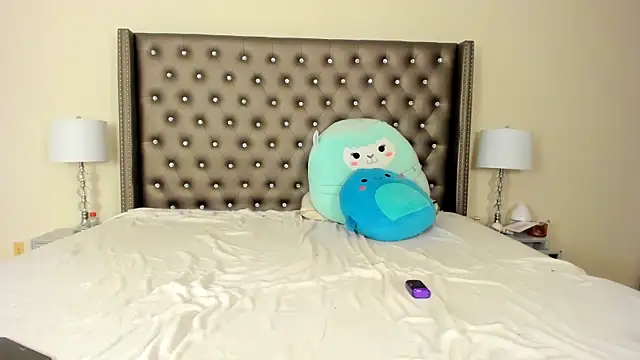 NadiaLyla online show from 02/02/26, 02:10