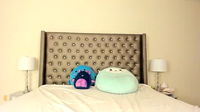 NadiaLyla online show from 04/04/26, 01:26