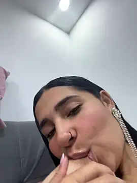 Meganmilk1 online show from 03/05/26, 04:14