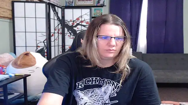 Sarahtineke online show from 10/31/25, 04:30