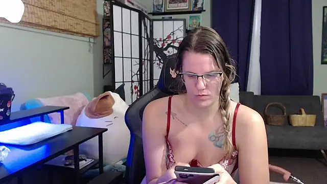 Sarahtineke online show from 11/19/25, 05:35