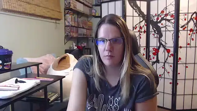 Sarahtineke online show from 02/05/26, 10:47