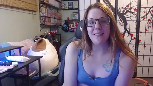 Sarahtineke online show from 03/23/26, 04:33