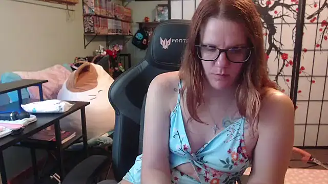 Sarahtineke online show from 03/24/26, 04:12