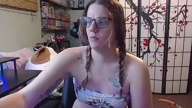 Sarahtineke online show from 04/05/26, 01:58