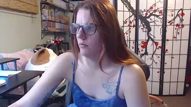 Sarahtineke online show from 05/04/26, 03:30