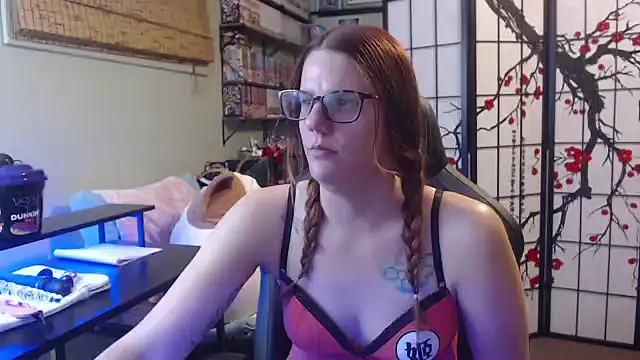 Sarahtineke online show from 05/13/26, 06:05